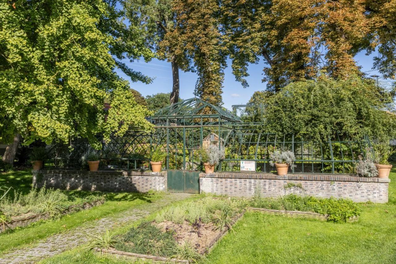 Auberge La Maison Montreau Монтрей Екстериор снимка