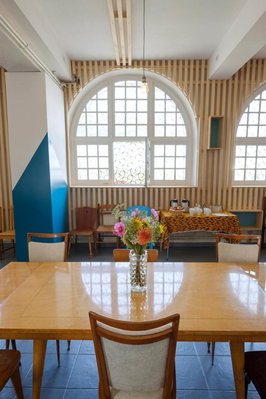 Auberge La Maison Montreau Монтрей Екстериор снимка