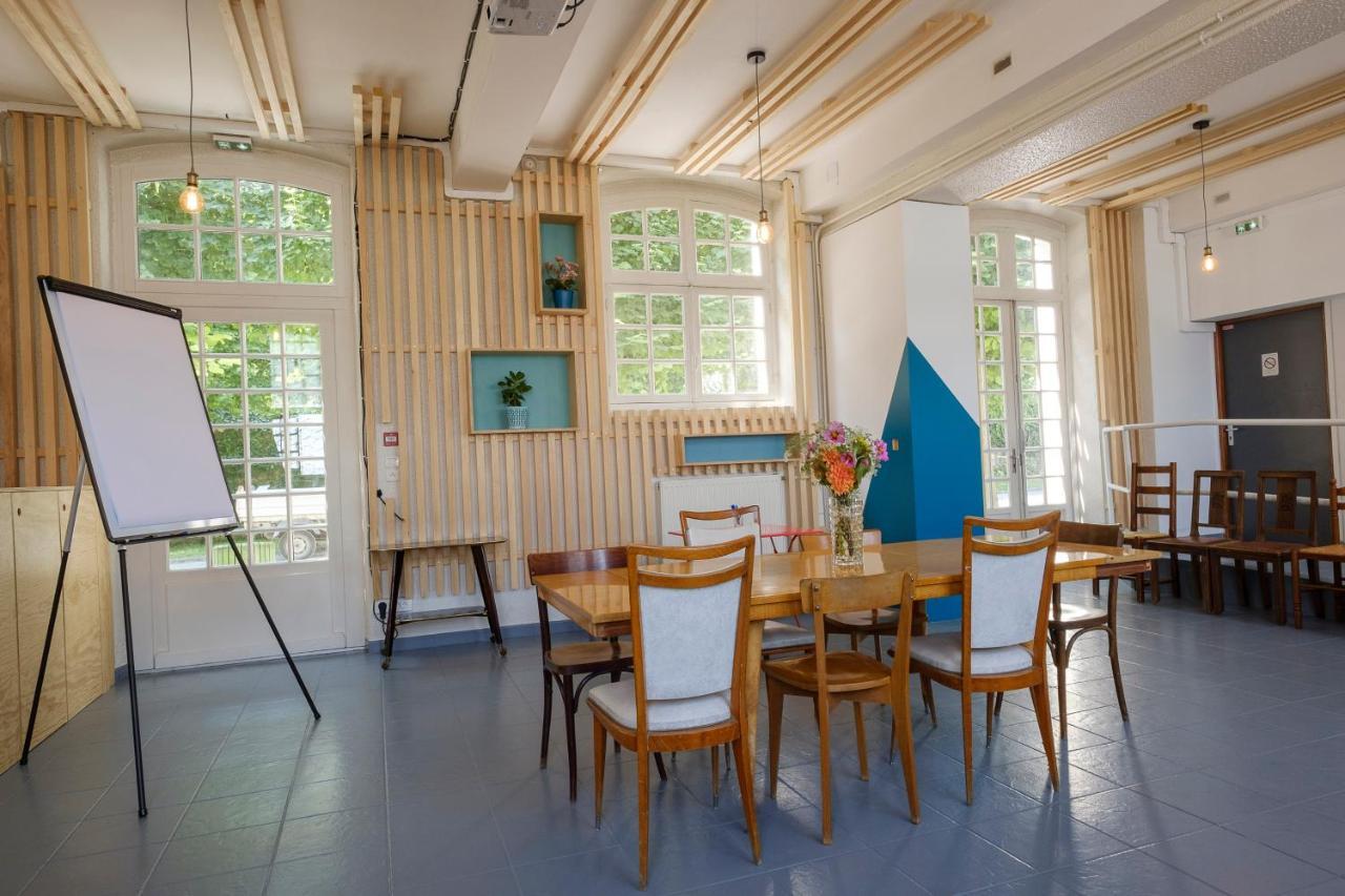 Auberge La Maison Montreau Монтрей Екстериор снимка